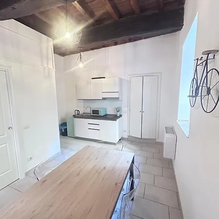 Leandra 치비타베키아